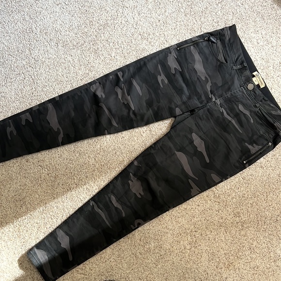 Democracy Camo Pants - Picture 3 of 6
